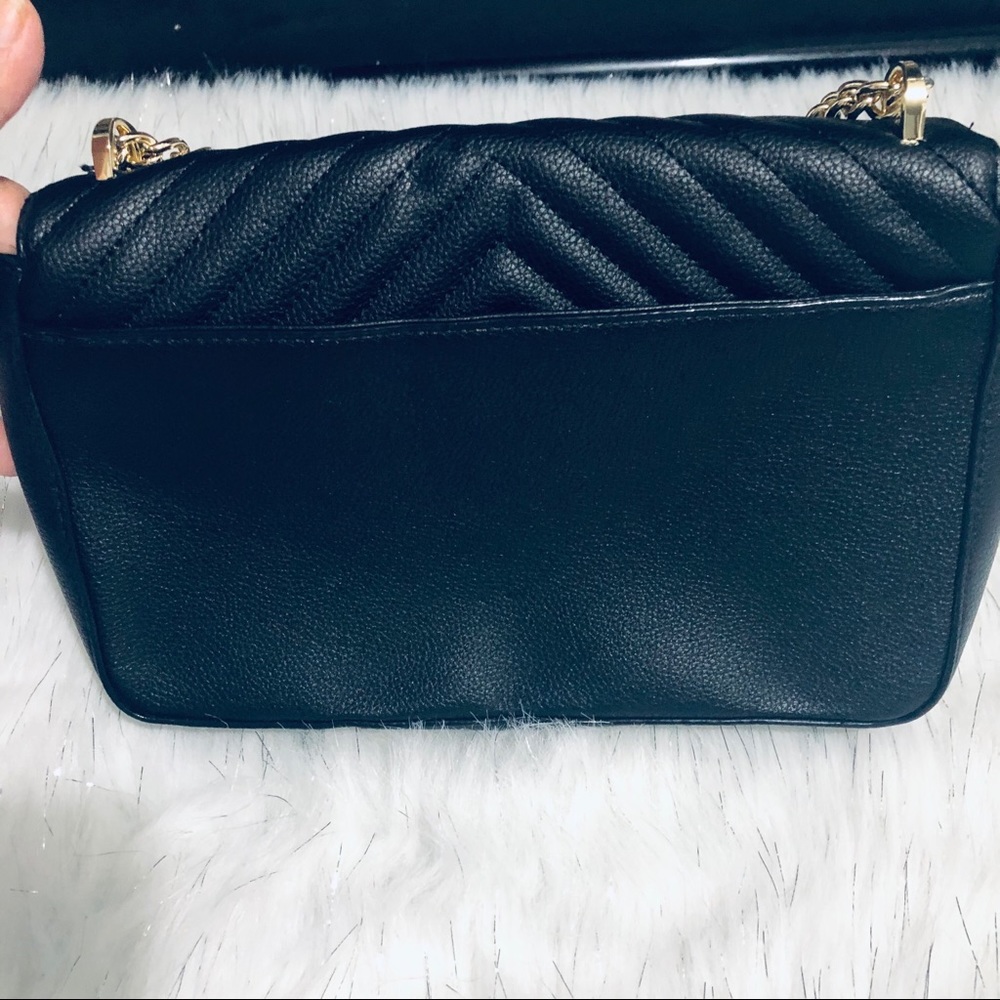 VICTORIA SECRET PEBBLED V QUILT CROSSBODY - Picture 4 of 5